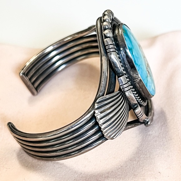 VTG Navajo artist Roy Vandever signed Turquoise set in silver cuff bracelet. - Picture 4 of 10